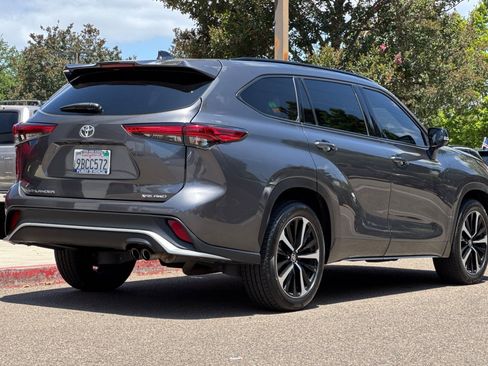 Used 2022 Toyota Highlander XSE AWD/4WD image 9