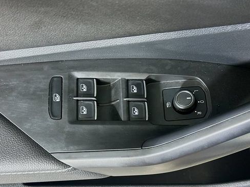 Used 2023 Volkswagen Jetta SE w/ Panoramic Sunroof Package FWD image 18