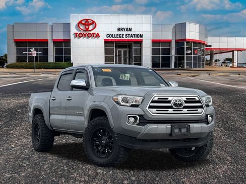 Used 2018 Toyota Tacoma Limited image 1