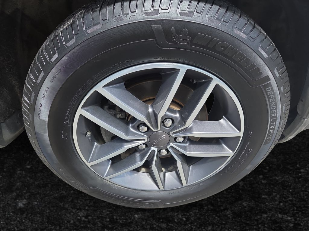 Certified 2019 Jeep Grand Cherokee Limited AWD/4WD image 24