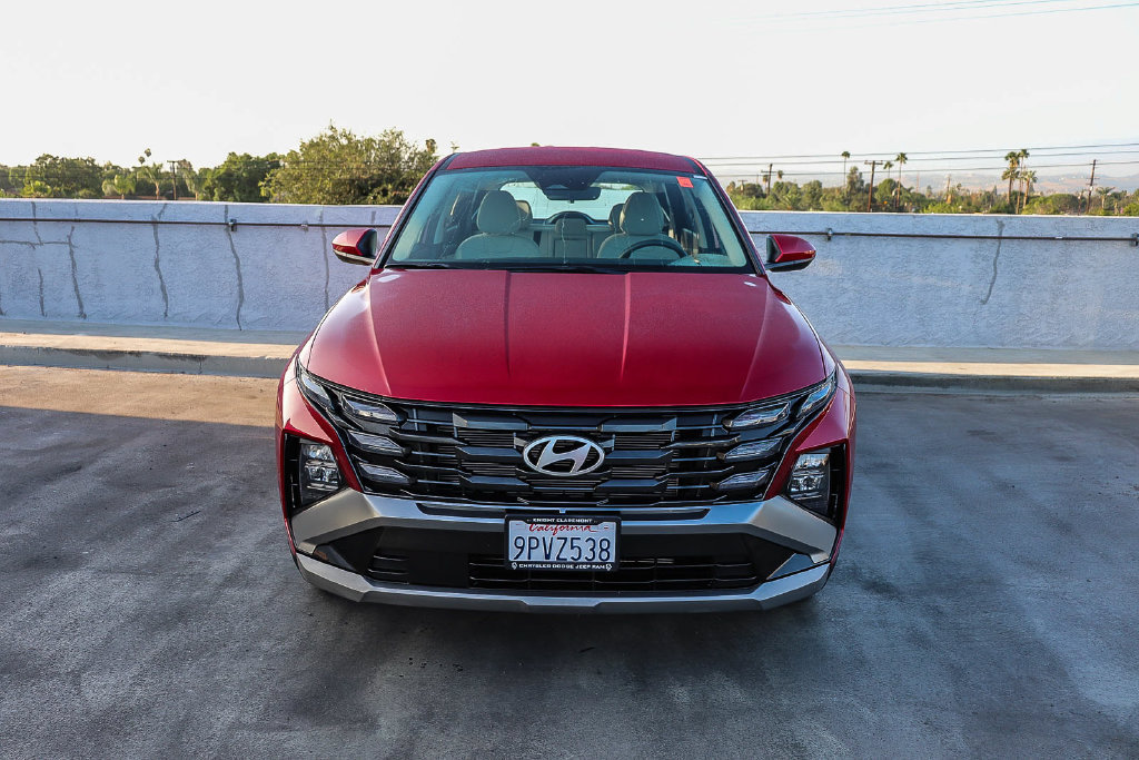 Used 2025 Hyundai Tucson SE FWD image 3