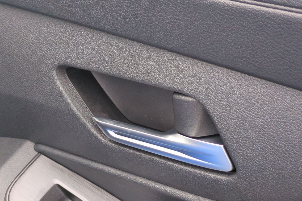 New 2026 Nissan Sentra SR w/ Floor Mat Package FWD image 32