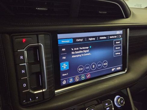 Used 2021 GMC Yukon XL Denali w/ Denali Premium Package AWD/4WD image 19