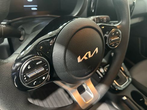 Used 2025 Kia Soul S FWD image 18