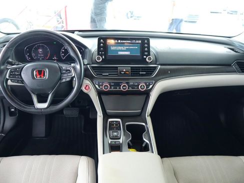 Used 2018 Honda Accord Touring image 16