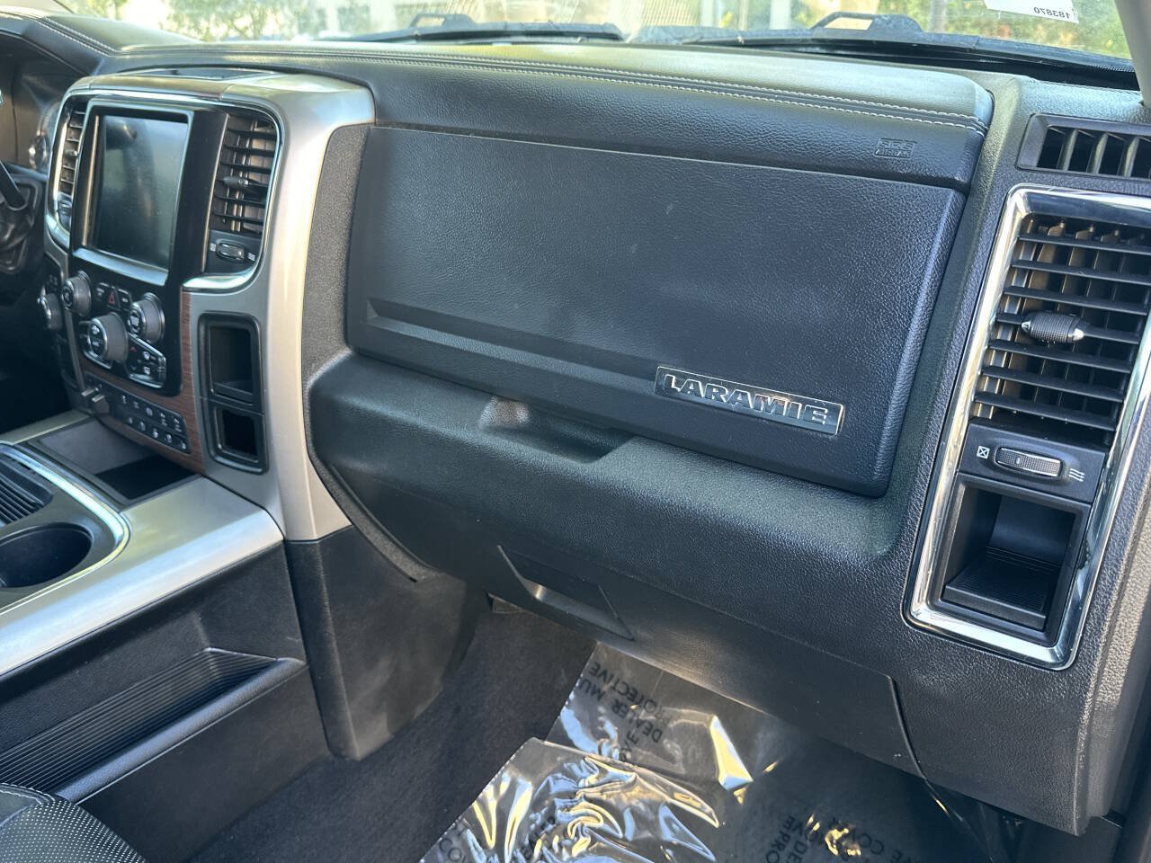 Used 2016 RAM 3500 Laramie w/ Convenience Group AWD/4WD image 15