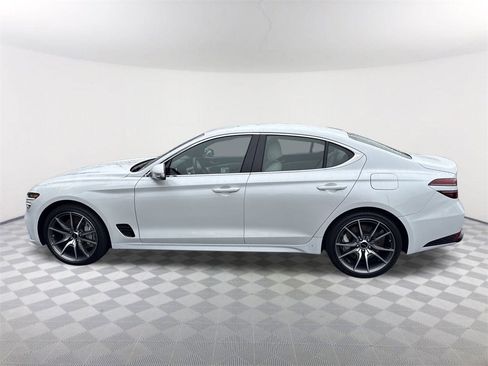 Used 2025 Genesis G70 2.5T image 8