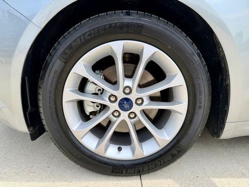 Used 2020 Ford Fusion SE FWD image 31