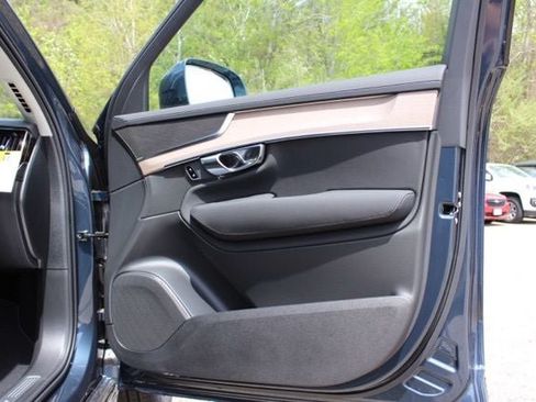 New 2026 Volvo XC90 B5 Core AWD/4WD image 13