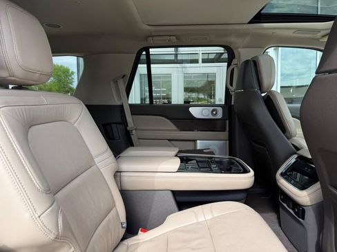 Used 2024 Lincoln Navigator Reserve AWD/4WD image 10