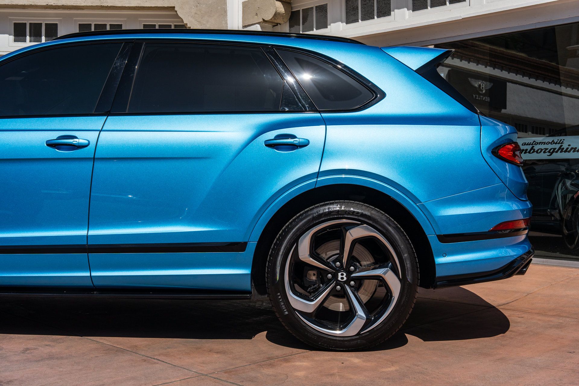 Used 2023 Bentley Bentayga AWD/4WD image 9