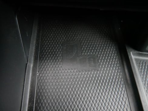 Certified 2024 Volkswagen Atlas Peak Edition SEL image 32