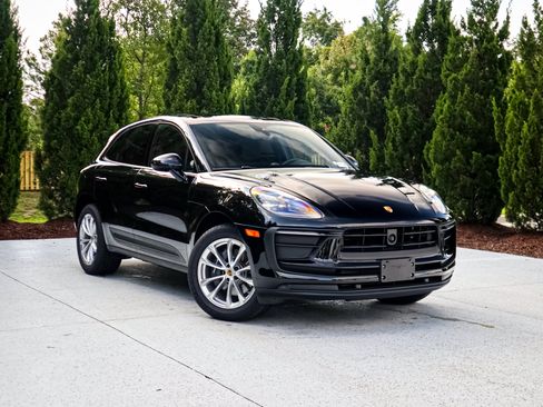 Used 2026 Porsche Macan w/ Premium Package Plus AWD/4WD image 2