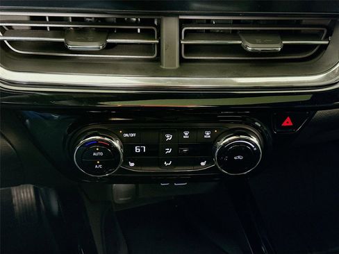 New 2025 Chevrolet Trax RS w/ Sunroof Package image 11