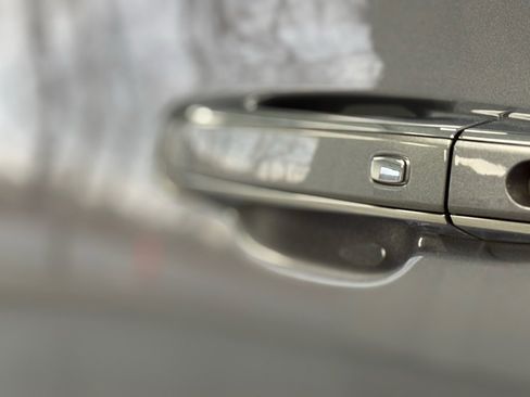 Used 2021 GMC Yukon Denali w/ Denali Premium Package image 13