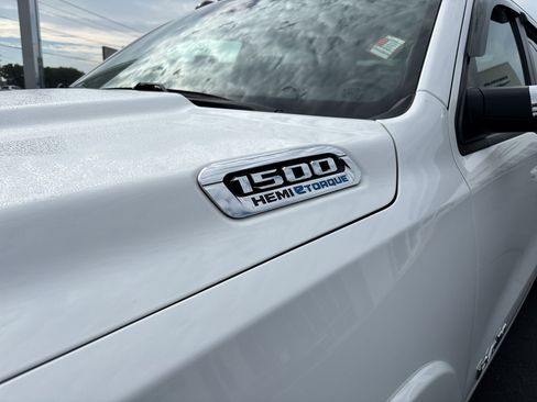 Used 2022 RAM 1500 Laramie AWD/4WD image 2