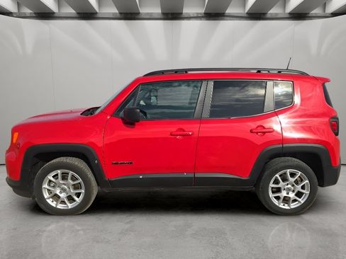 Used 2022 Jeep Renegade Latitude w/ Convenience Group AWD/4WD image 2