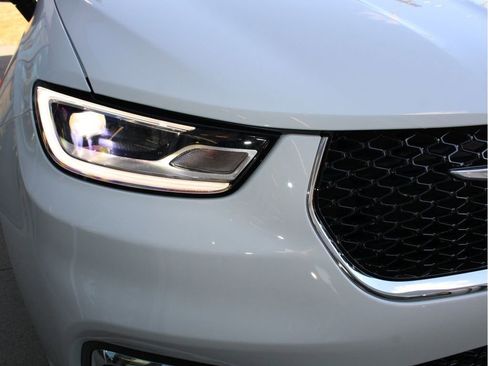 New 2026 Chrysler Pacifica Select image 32