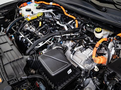 Used 2024 Ford Escape SE w/ Class II Trailer Tow Package image 38