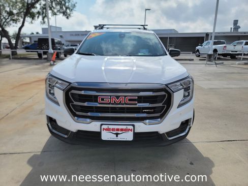 Used 2022 GMC Terrain AT4 w/ Infotainment Package II image 2