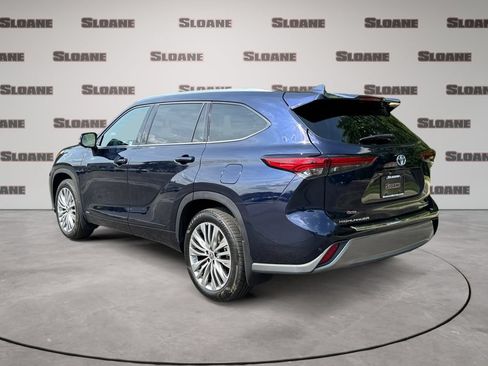 Used 2023 Toyota Highlander Platinum AWD/4WD image 3