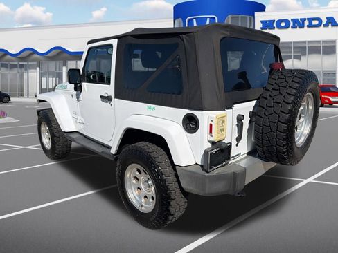 Used 2017 Jeep Wrangler Sahara w/ Connectivity Group image 11
