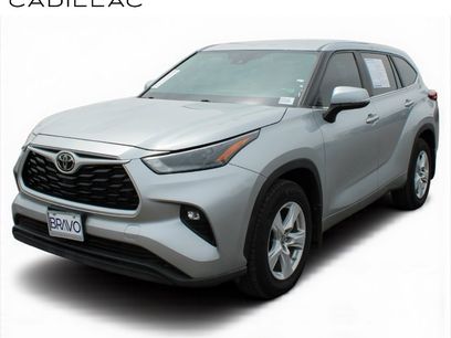 Used 2023 Toyota Highlander LE