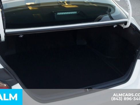 Used 2025 Toyota Camry SE image 6