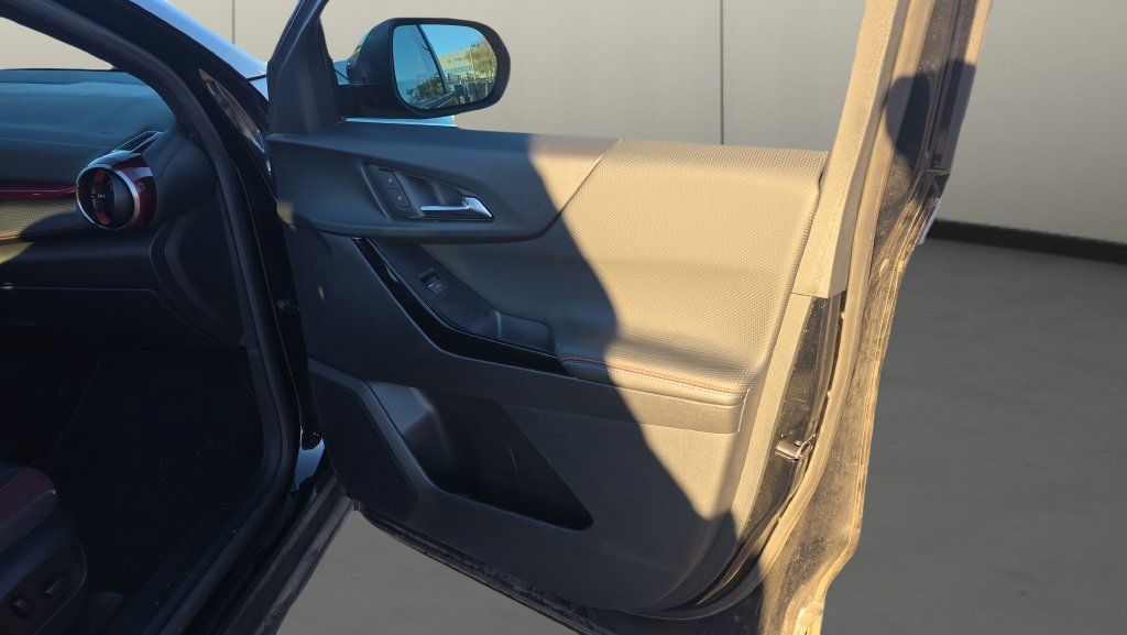 Used 2025 Chevrolet Equinox RS w/ Safety and Technology Package FWD image 17