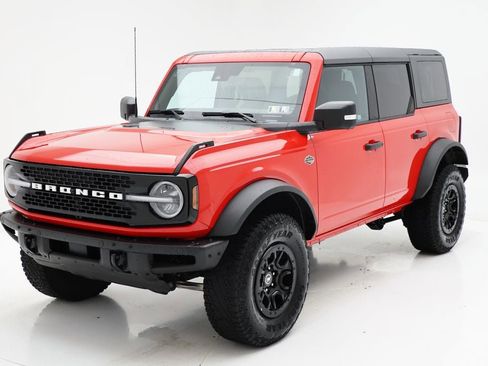 Used 2023 Ford Bronco Wildtrak image 2