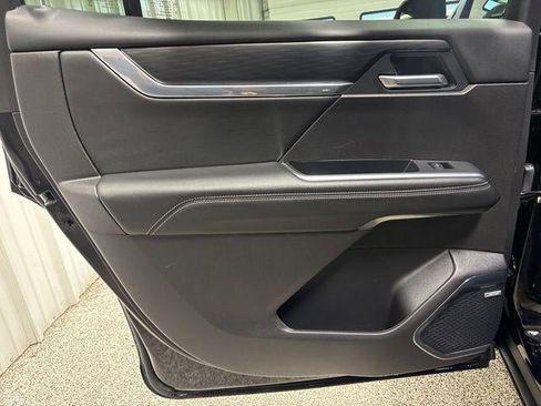 Used 2025 GMC Acadia Elevation image 25