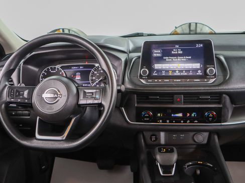 Used 2024 Nissan Rogue SV image 17