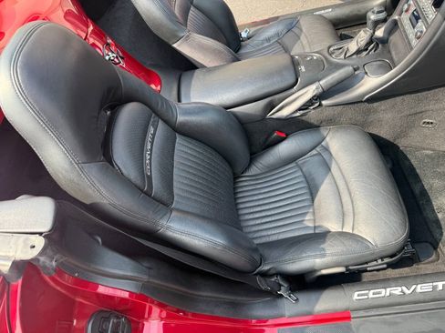 Used 2001 Chevrolet Corvette Convertible w/ Preferred Equipment Group2 RWD image 11