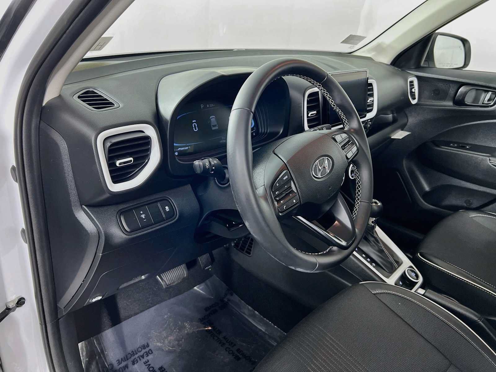 Certified 2024 Hyundai Venue Limited FWD image 9