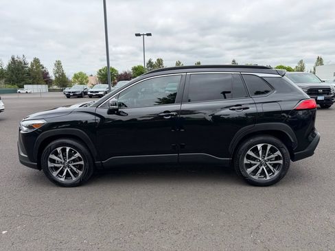 Used 2022 Toyota Corolla Cross XLE AWD/4WD image 5