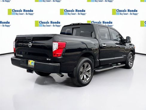 Used 2017 Nissan Titan SV RWD image 8