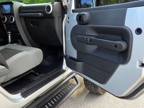 Used 2010 Jeep Wrangler Unlimited Sahara w/ Dual Top Group AWD/4WD image 49