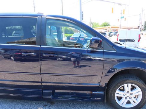 Used 2012 Dodge Grand Caravan Crew w/ Crew Value Pkg FWD image 39
