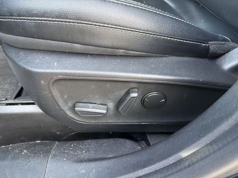 Used 2022 Ford Escape SEL image 9