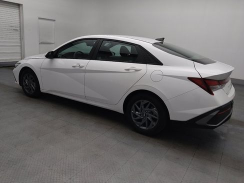 Used 2024 Hyundai Elantra SEL FWD image 3