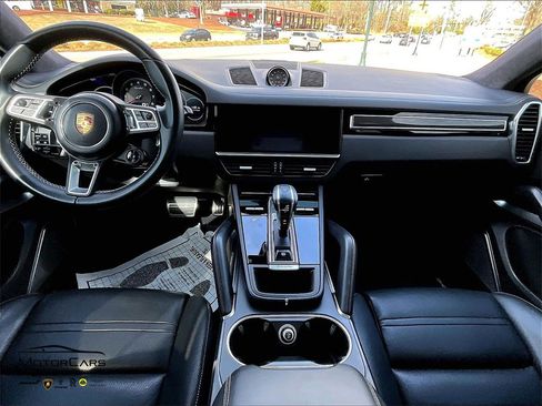 Used 2020 Porsche Cayenne Turbo image 14