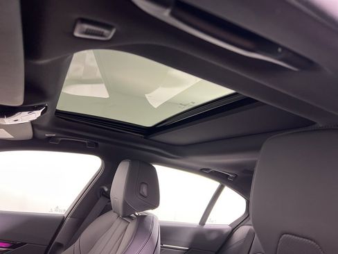 Used 2026 BMW i5 eDrive40 w/ Premium Package image 22