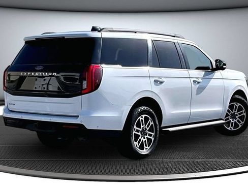 Used 2025 Ford Expedition Active AWD/4WD image 6