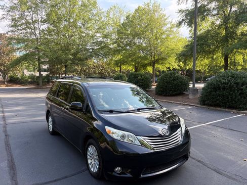 Used 2016 Toyota Sienna XLE FWD image 41
