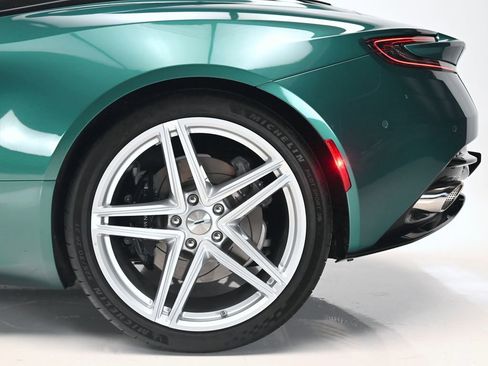 Used 2024 Aston Martin DB12 Coupe RWD image 32
