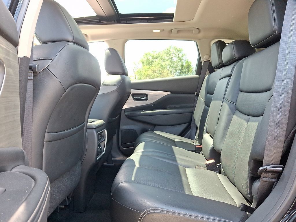 Used 2017 Nissan Murano Platinum w/ Platinum Technology Package AWD/4WD image 10