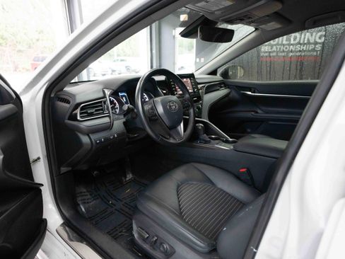 Used 2024 Toyota Camry SE image 8