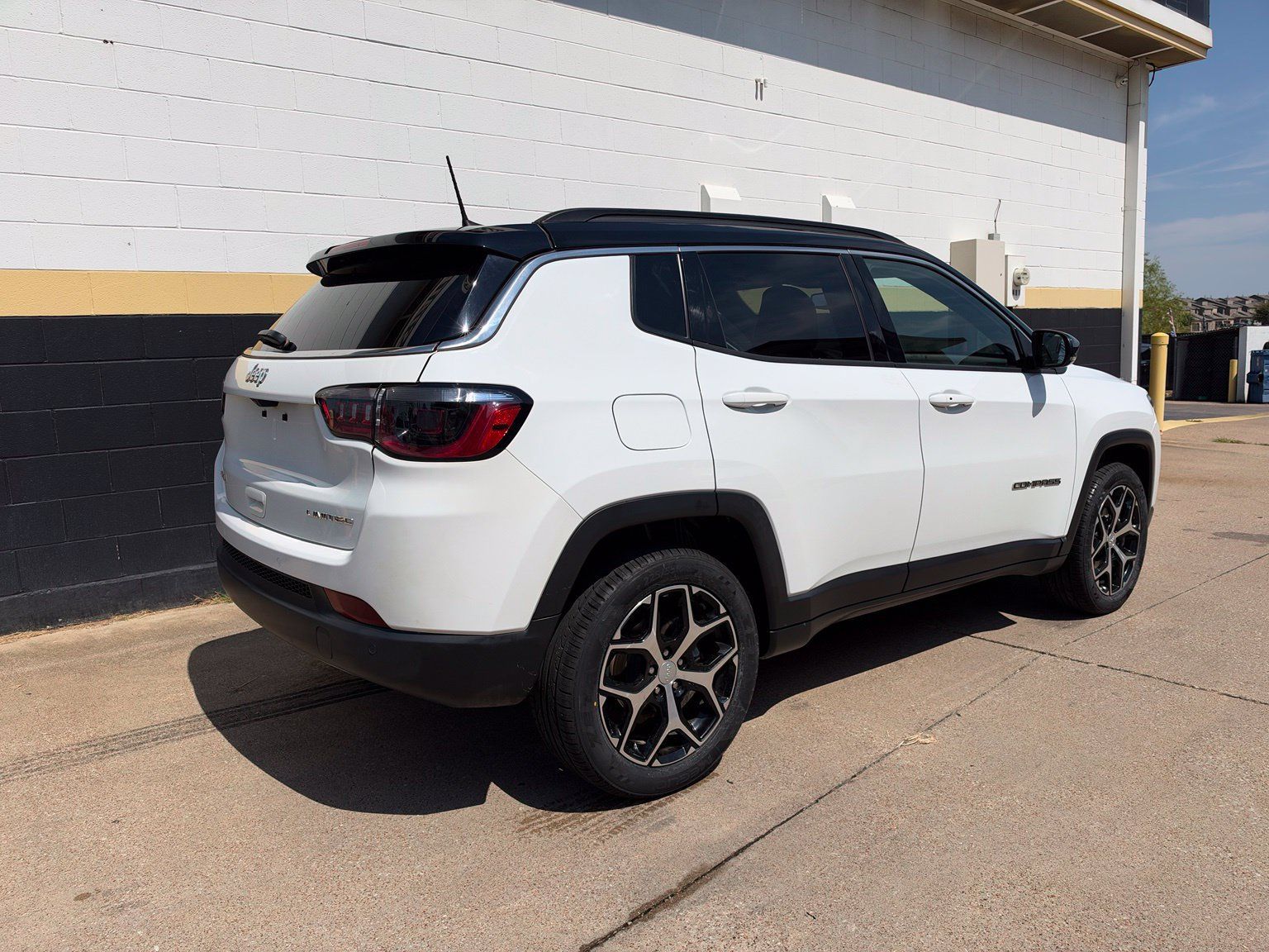 Used 2024 Jeep Compass Limited AWD/4WD image 3