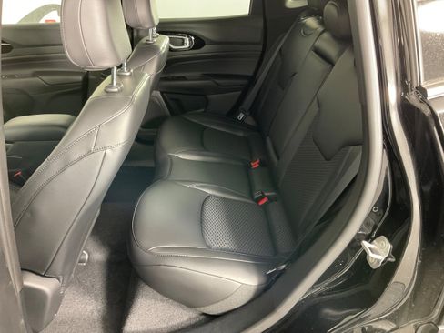 New 2026 Jeep Compass Latitude image 8