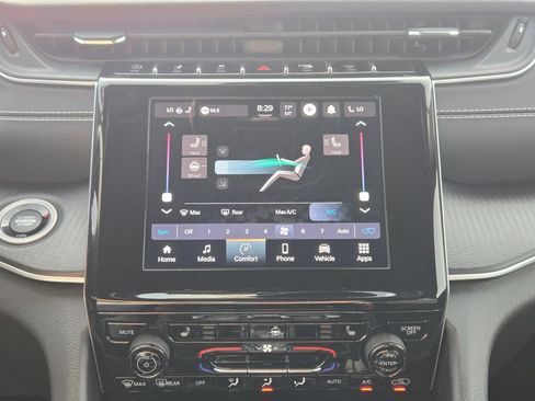 Used 2023 Jeep Grand Cherokee Altitude AWD/4WD image 24